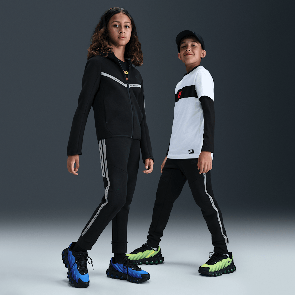 Big Kids (XS - XL) Black Nike Tech Fleece. Nike.com